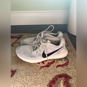 NIKE FREE RUN WOMENS SNEAKERS SIZE 8.5